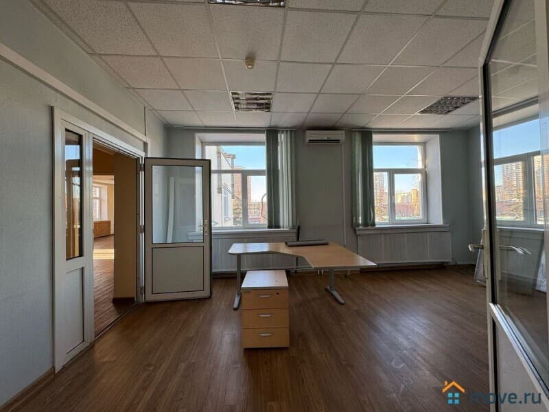 нежилое здание, 1054 м²