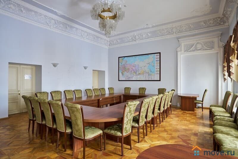 нежилое здание, 1300 м²