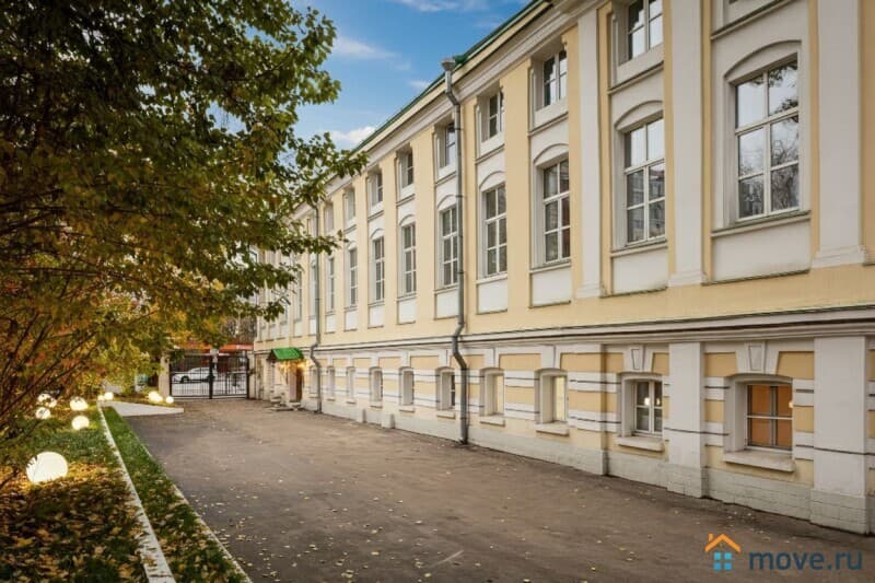 нежилое здание, 1300 м&sup2;