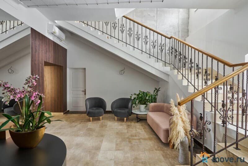 нежилое здание, 1300 м&sup2;