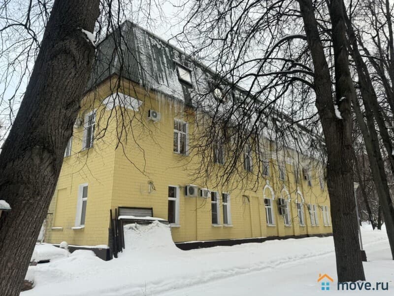 нежилое здание, 1341 м²