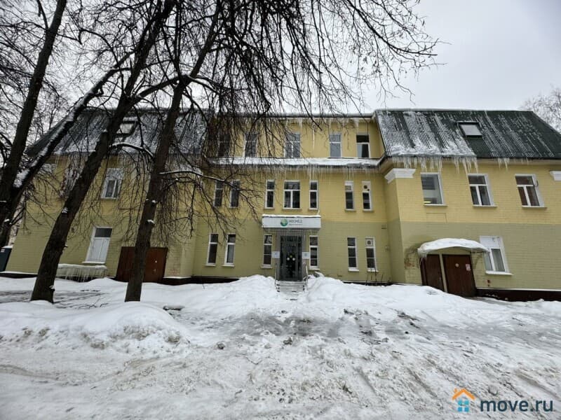 нежилое здание, 1341 м²