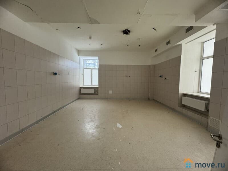 нежилое здание, 1341 м²