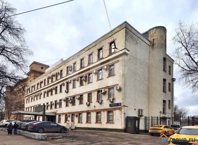 нежилое здание, 3399 м&sup2;