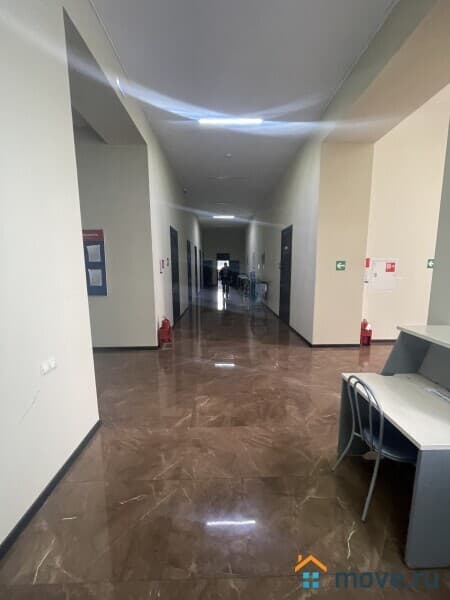 нежилое здание, 1400 м&sup2;