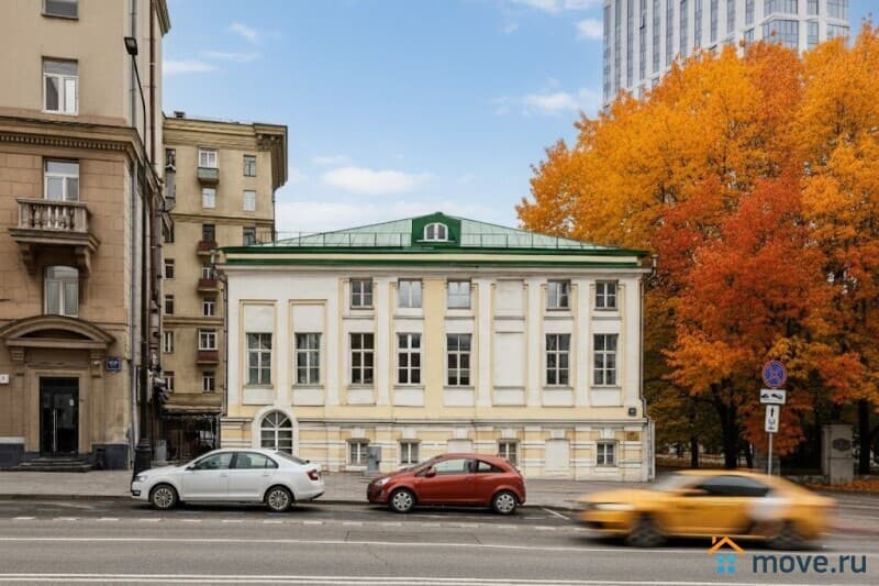 нежилое здание, 1300 м&sup2;