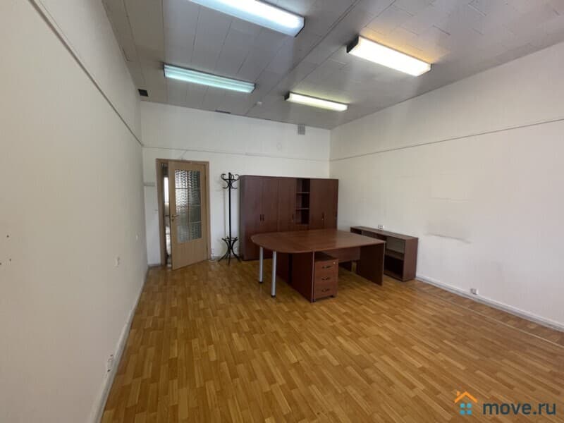 нежилое здание, 2700 м&sup2;