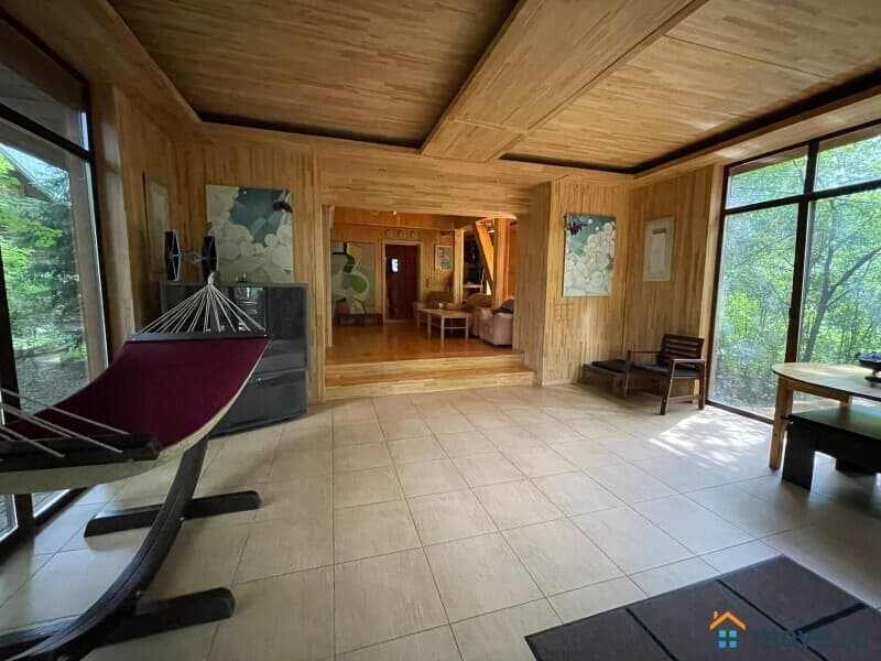 коттедж, 350 м²