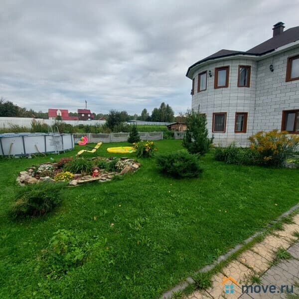 коттедж, 240 м&sup2;