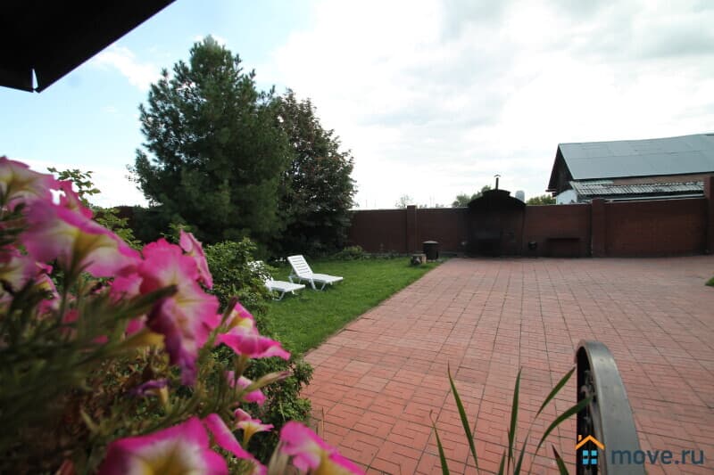 коттедж, 300 м²