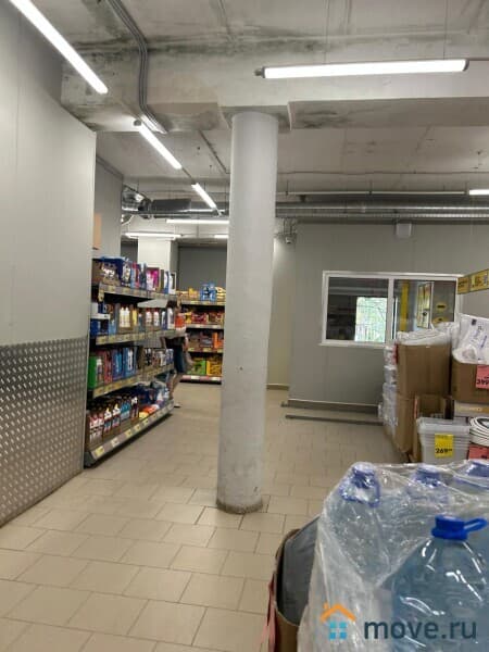 нежилое здание, 1400 м²