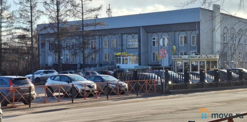 нежилое здание, 2220 м²
