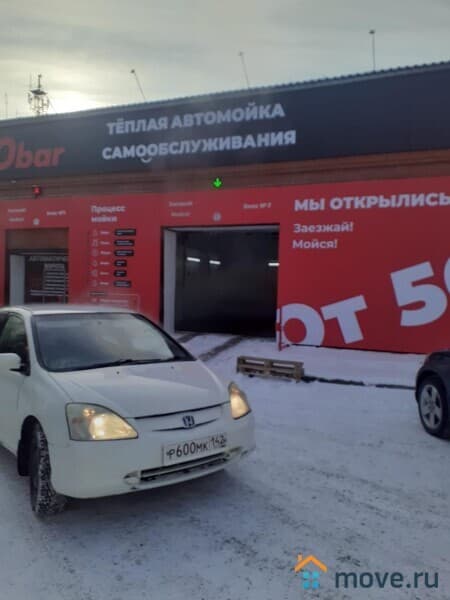 нежилое здание, 2220 м²