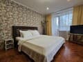 Объявление о сдаче двухкомнатной квартиры на сутки, 53 м², этаж 3 из 5. Фото 1