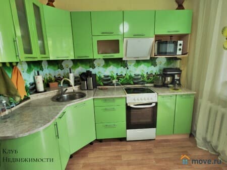 Продаю 3-комнатную квартиру, 66.6 м², Новошахтинский, улица Советская, 20