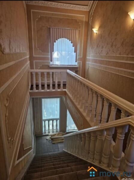 коттедж, 1000 м²