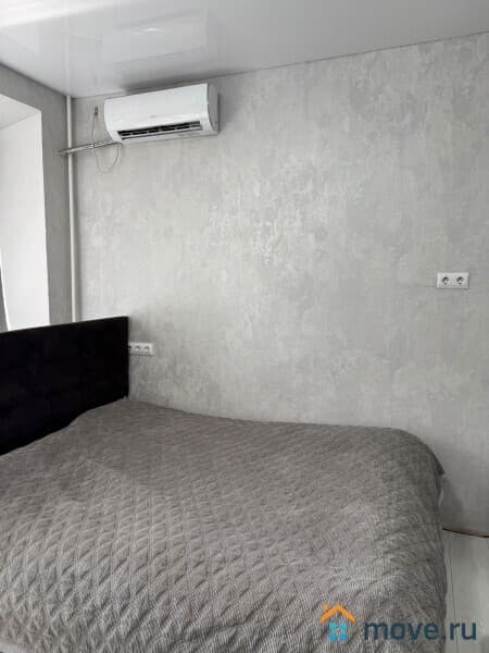 1-комн. квартира, 328 м²