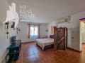 Продать двухкомнатную квартиру, 83 м², этаж 2 из 3. Фото 2