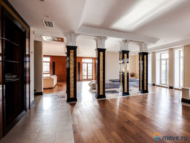 5-комн. квартира, 330 м²