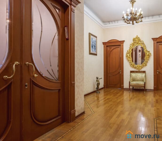 6-комн. квартира, 450 м²