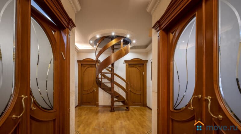 6-комн. квартира, 450 м²