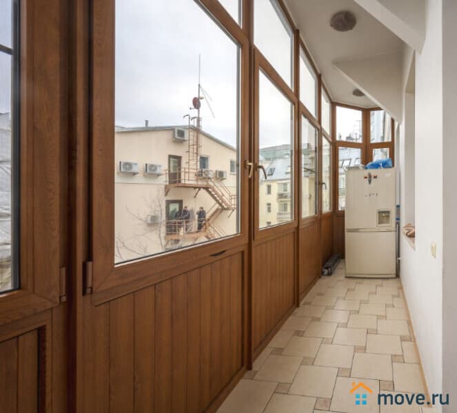 6-комн. квартира, 450 м²