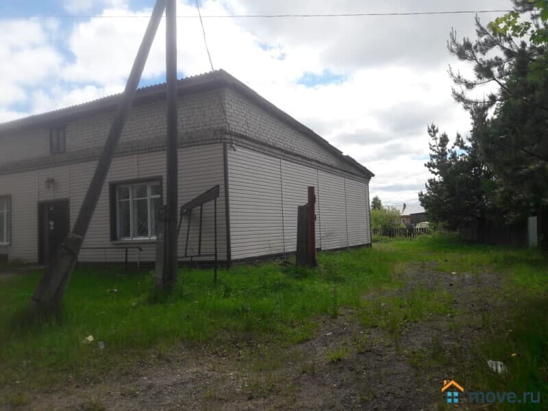нежилое здание, 242 м²