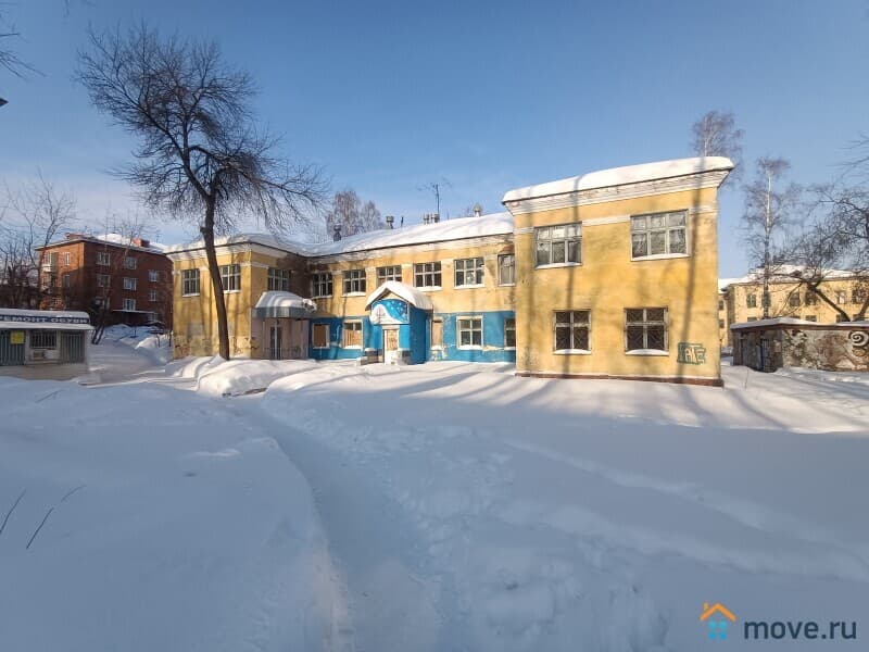 нежилое здание, 721 м²