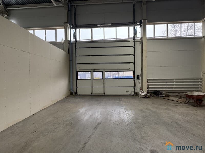 нежилое здание, 1555 м&sup2;