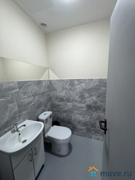 нежилое здание, 1555 м&sup2;