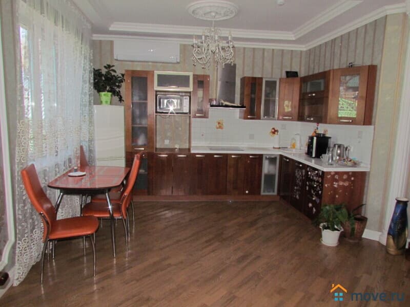 коттедж, 200 м&sup2;