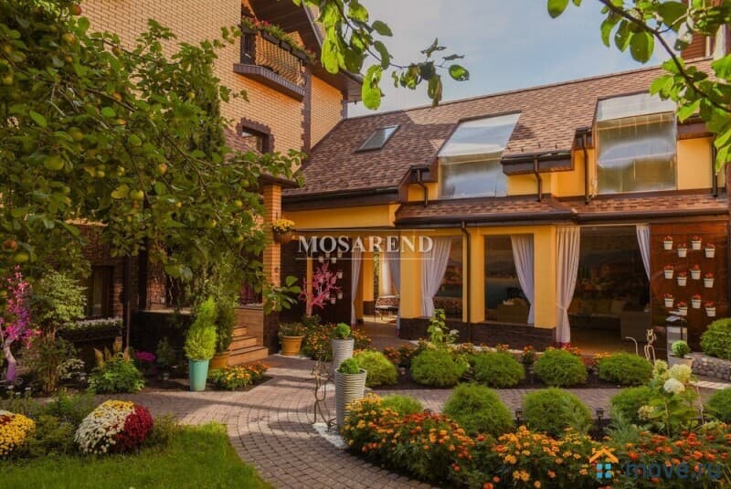 коттедж, 600 м&sup2;