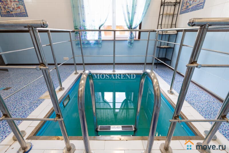 коттедж, 1000 м²