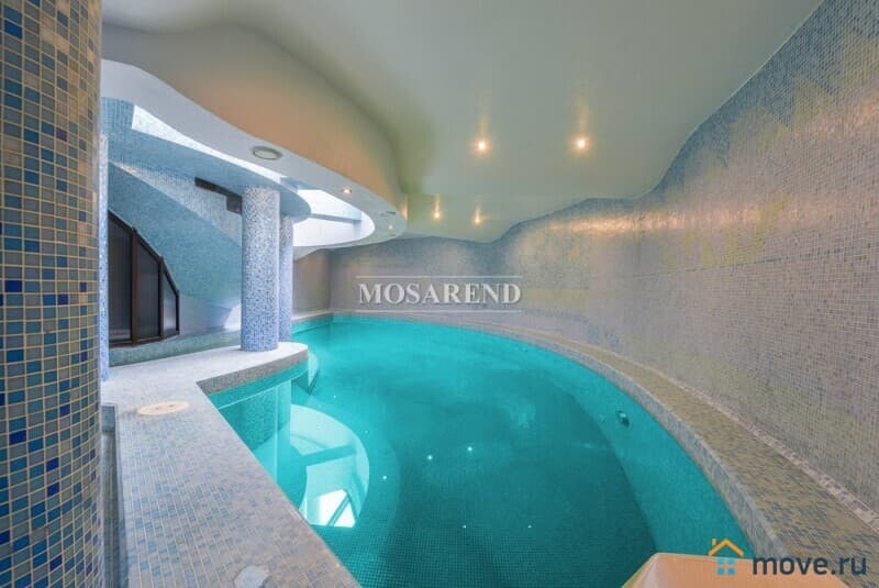 коттедж, 700 м&sup2;