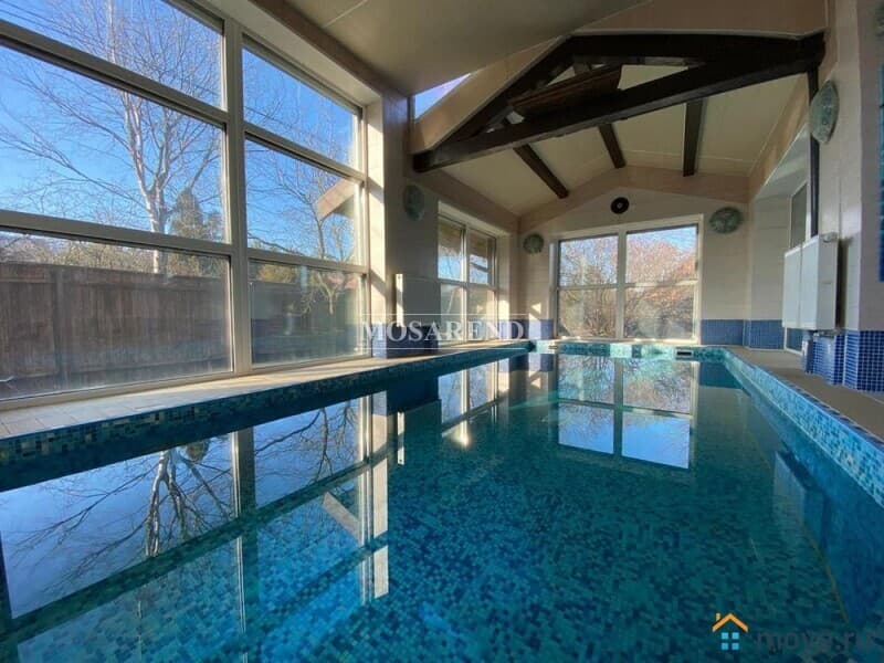 коттедж, 700 м²