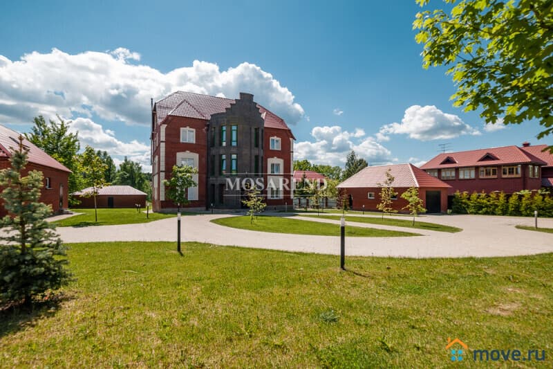 коттедж, 1100 м²