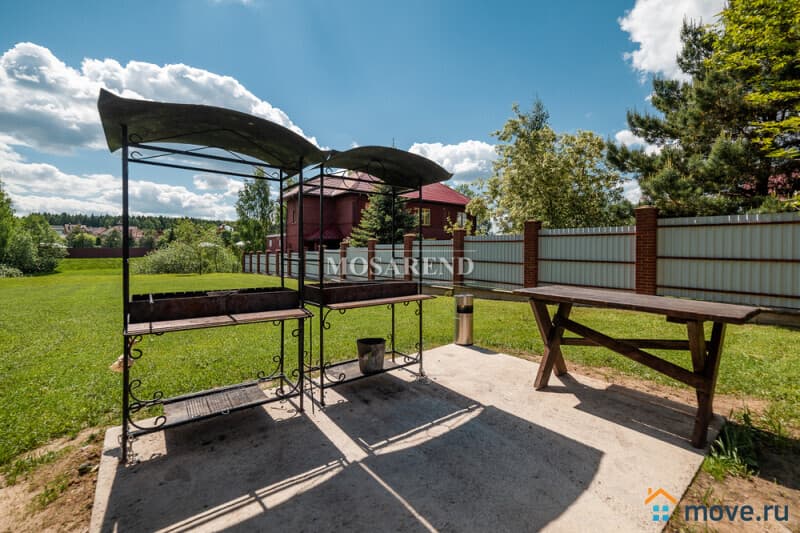 коттедж, 1100 м²