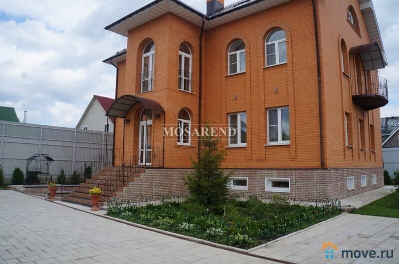 коттедж, 550 м²