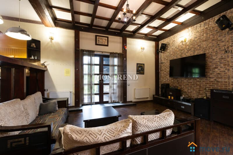 коттедж, 650 м²