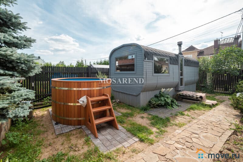 коттедж, 1100 м²