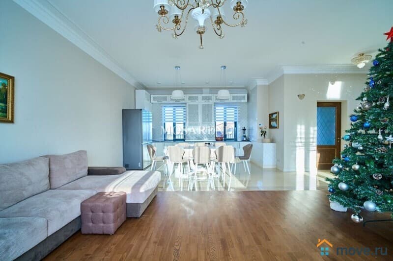 коттедж, 700 м&sup2;