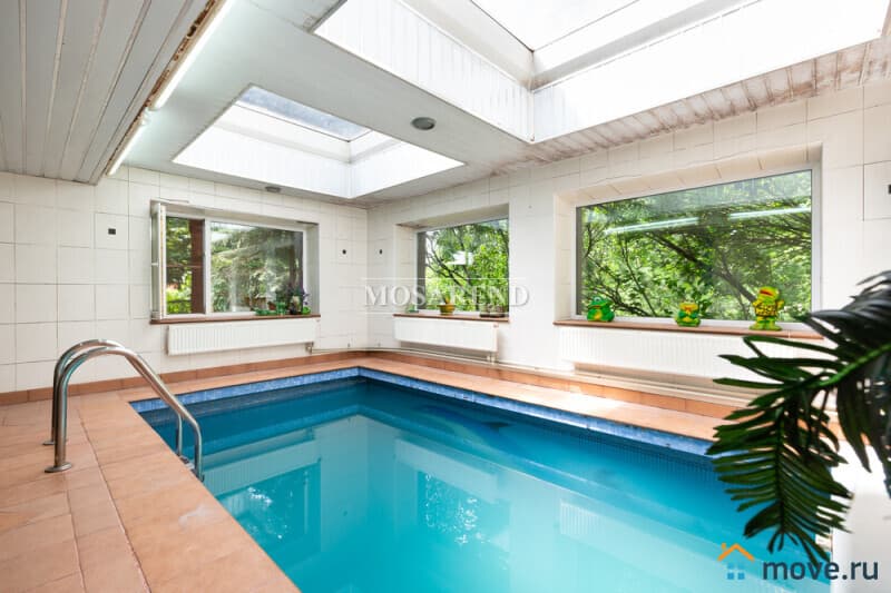 коттедж, 550 м&sup2;