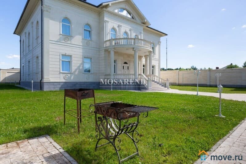 коттедж, 1350 м&sup2;