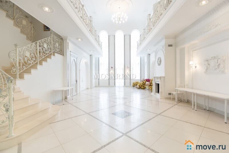 коттедж, 1350 м&sup2;