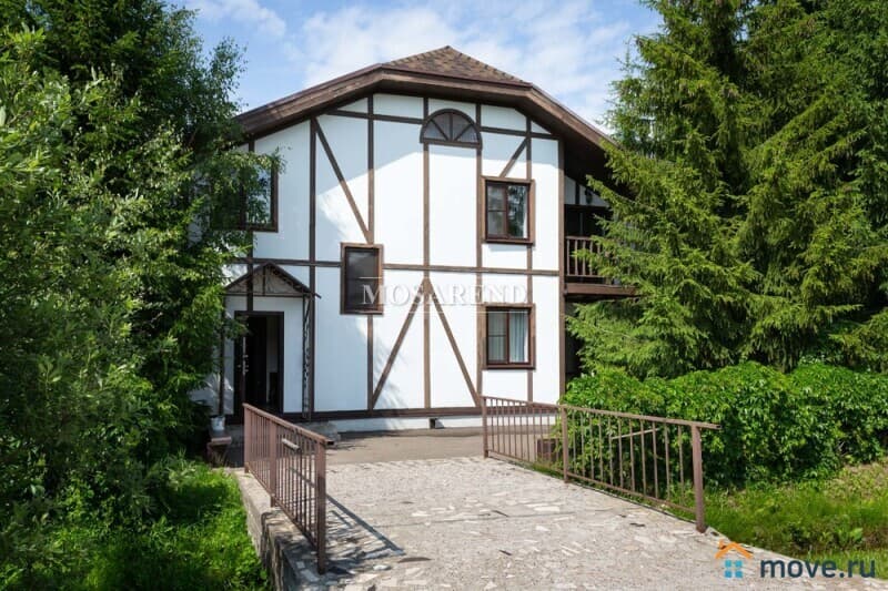 коттедж, 300 м&sup2;