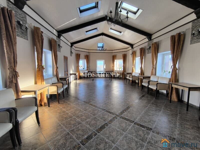 коттедж, 600 м&sup2;