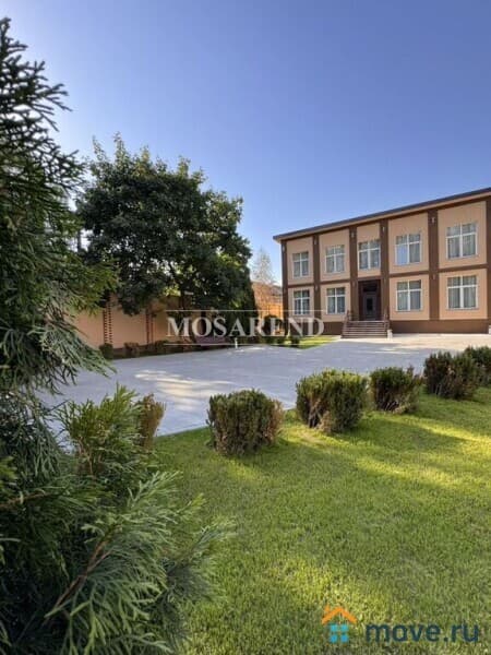 коттедж, 700 м&sup2;