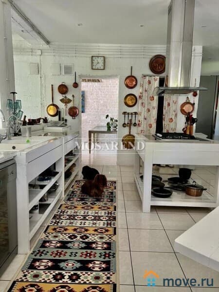 коттедж, 600 м&sup2;