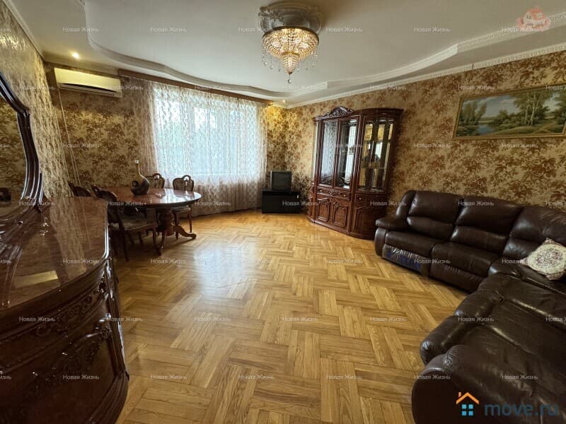 дом, 325.5 м²