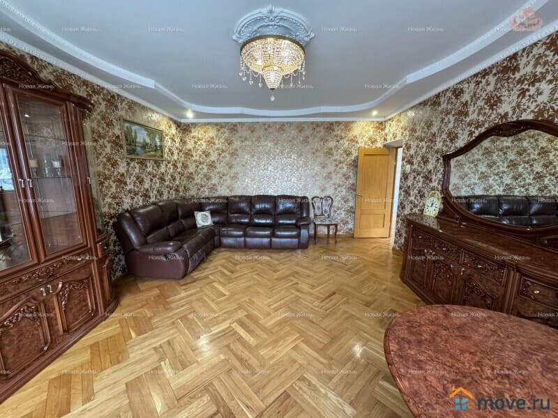 дом, 325.5 м²